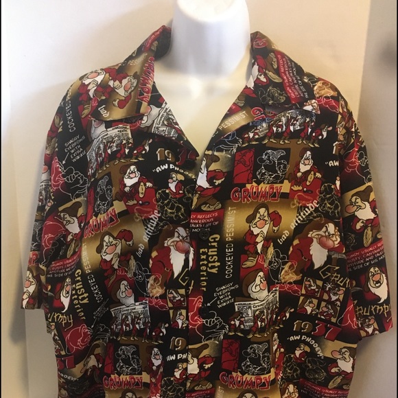 🔥SOLD🔥Disney Button Down Shirt - Picture 2 of 6